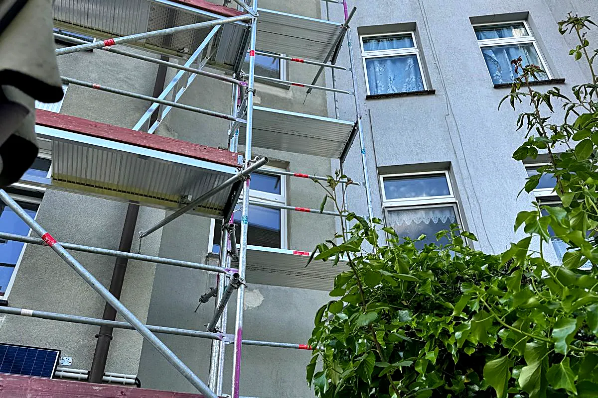 Gerüst an einem Wohngebäude in Gladbeck